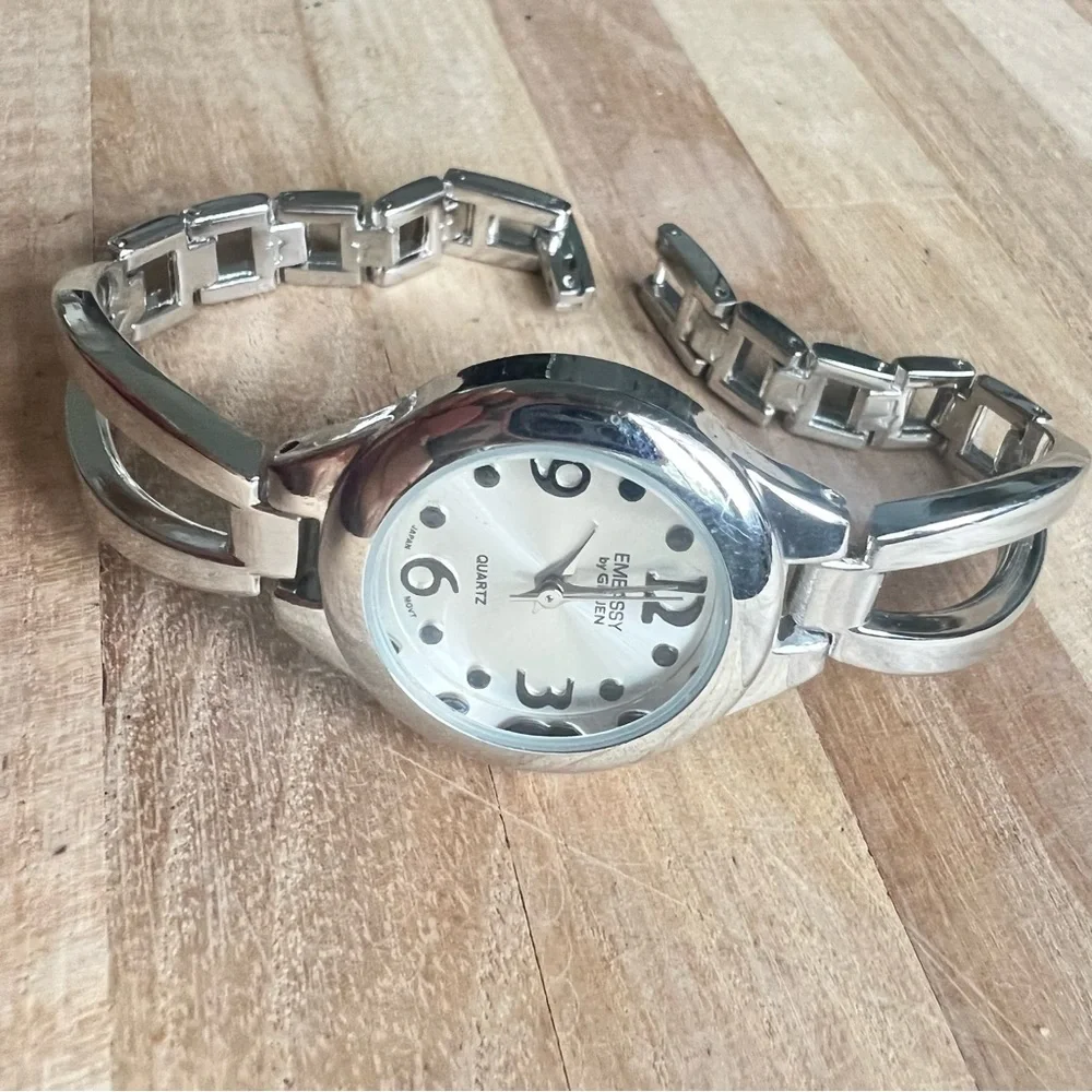 Embassy by Gruen ladies silver tone bracelet watch NEW BATTERY